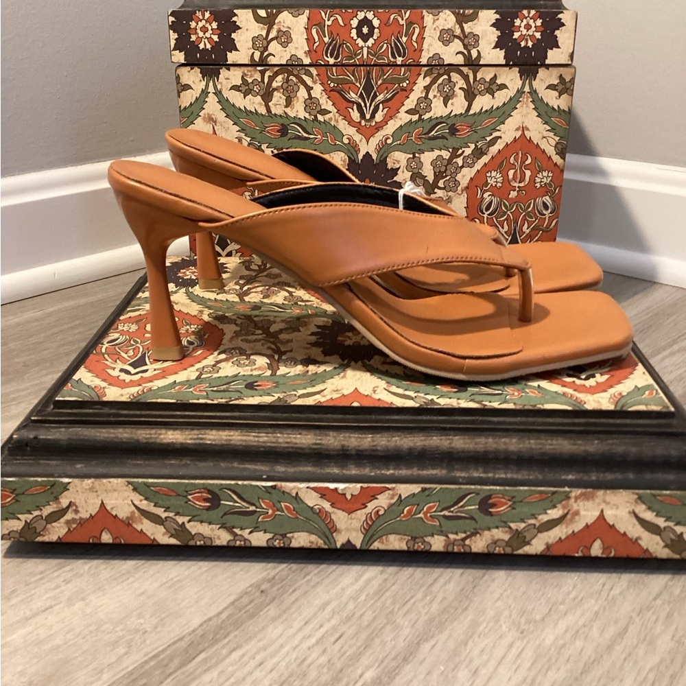 Women size 40 Thong Sandal